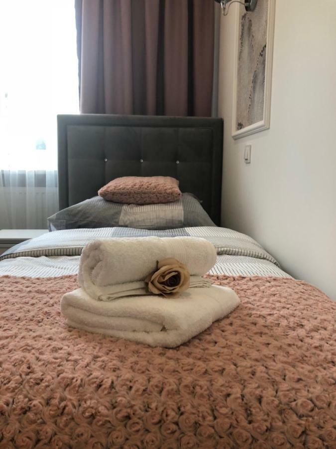 Family & Business Sauna Apartments No1 Lesny Nad Zalewem Cedzyna Unikat - 3 Bedroom With Private Sauna, Bath With Hydromassage, Terrace, Garage, Catering Options 凯尔采 外观 照片