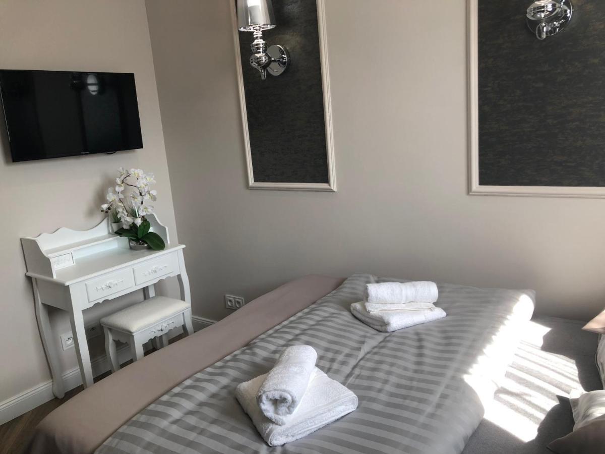 Family & Business Sauna Apartments No1 Lesny Nad Zalewem Cedzyna Unikat - 3 Bedroom With Private Sauna, Bath With Hydromassage, Terrace, Garage, Catering Options 凯尔采 外观 照片